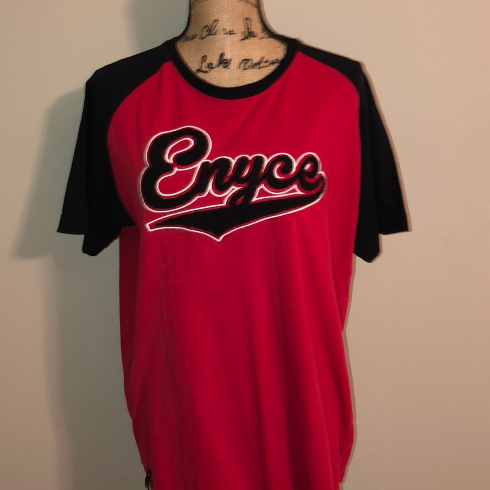Graphic tee